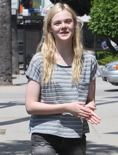  Elle Fanning heads to lunch in Hollywood, June 27