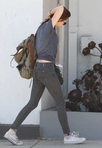  Kristen Stewart attending Yoga Class in LA