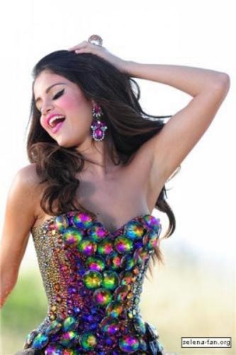  Selena<3