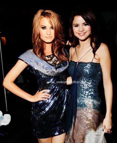 Selena Gomez and Demi Lovato BEST FRIENDS 