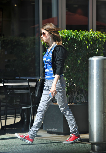 Anna Kendrick Listens to Her iPod in Hollywood, July 1