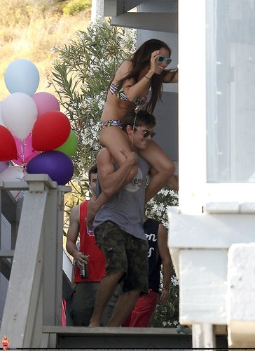  Ashley - Celebrating her 26th birthday in Malibu with Zac Efron and دوستوں - July 02, 2011 HQ