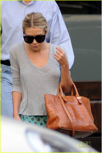 Ashley Olsen: StyleMint T-Shirts with Mary-Kate!