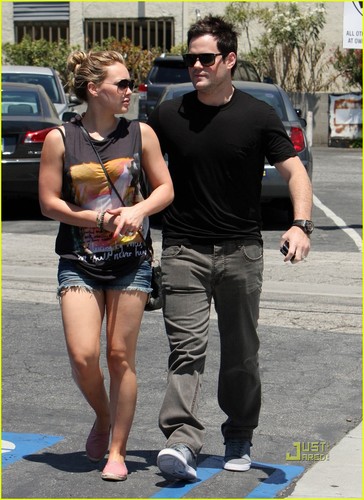  Hilary Duff: Lunch rendez-vous amoureux, date with Mike Comrie!