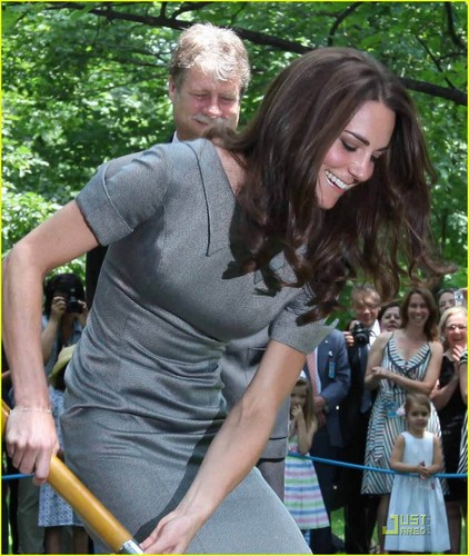  Prince William & Kate: pohon Planting Ceremony!