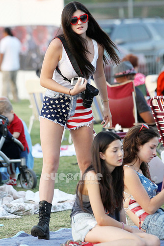  Kylie Jenner spends the 4th of July out with Друзья in Calabasas.