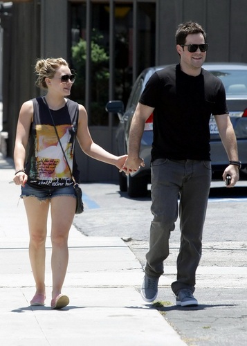  Hilary - Out in Toluca Lake - July 02, 2011