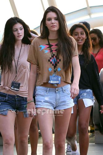  Kendall, Kylie & Khloe enjoy a 日 at Universal Studios in Hollywood, July 5