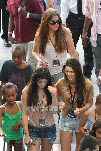 Khloe, Kendall, Kylie & Lamar at Universal Studios in Hollywood.