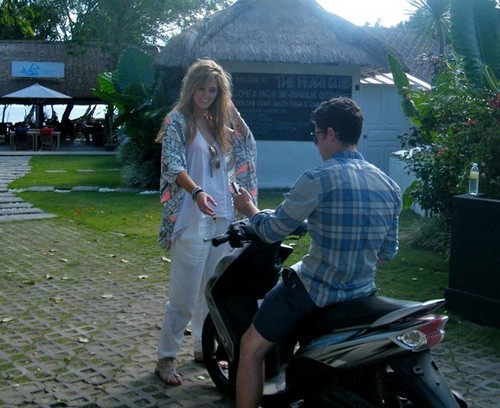  Nick Jonas & Delta Goodrem: On Vacation Together In Bali (June, 2011) !!!