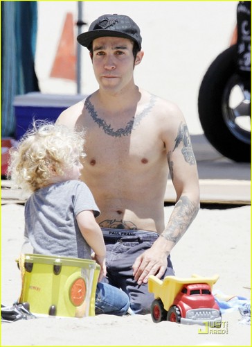 Pete Wentz: Shirtless at the Beach with Bronx!