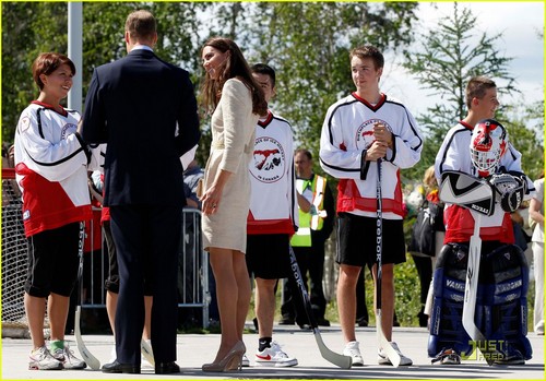  Prince William & Kate: Hockey in Yellowknife!