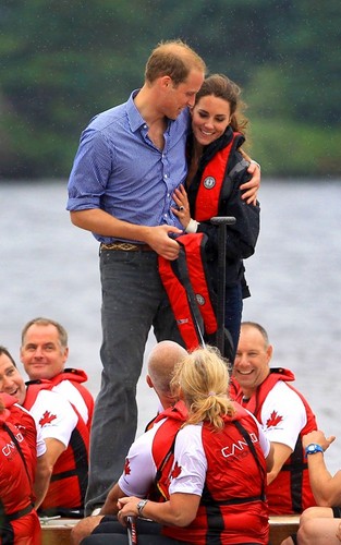  Prince William and Kate Middleton competing in a dragon 보트 race (July 4).