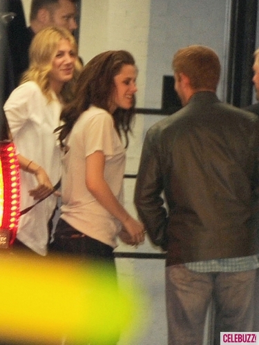  Rob & Kristen make their way to 音乐电视 Movie Awards After Party
