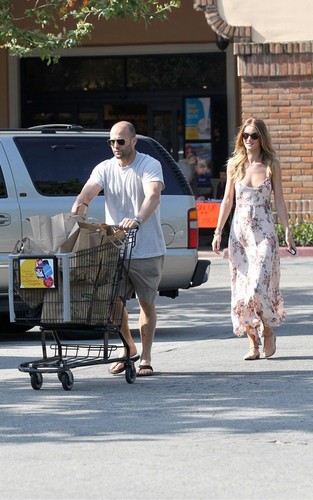 Rosie Huntington Whiteley and Jason Statham preparing for their Fourth of July BBQ (July 4).