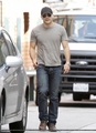 jake gyllenhaal Visiting A Medical Center In Los Angeles - jake-gyllenhaal photo