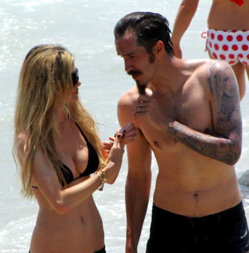  Bikini Candids At La Jolla pantai