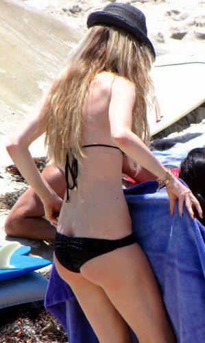  Bikini Candids At La Jolla 바닷가, 비치