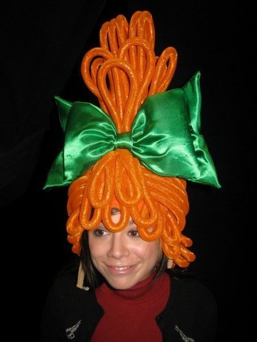  Christina in an مالٹا, نارنگی wig