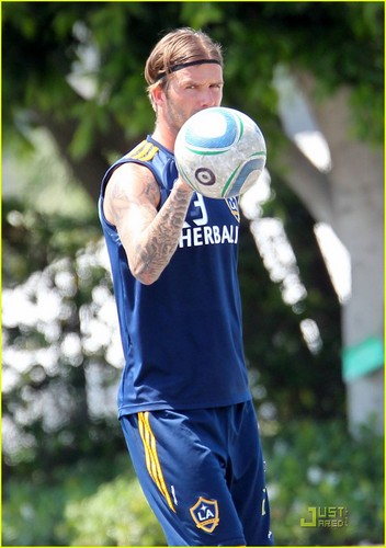  David Beckham: ফুটবল Practice with Landon Donovan