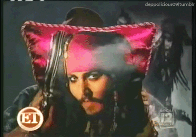  Johnny Depp with a Jack Sparrow तकिया ♥