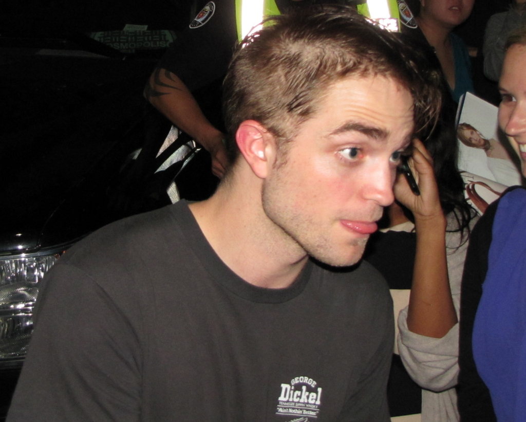 Photo of new photo new haircut Rob for fans of Robert Pattinson. 
