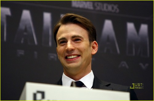  Chris Evans Rings NYSE Opening chuông, bell