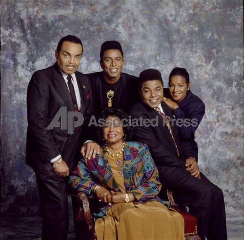 REBBIE JACKSON WITH FAMILY 1994