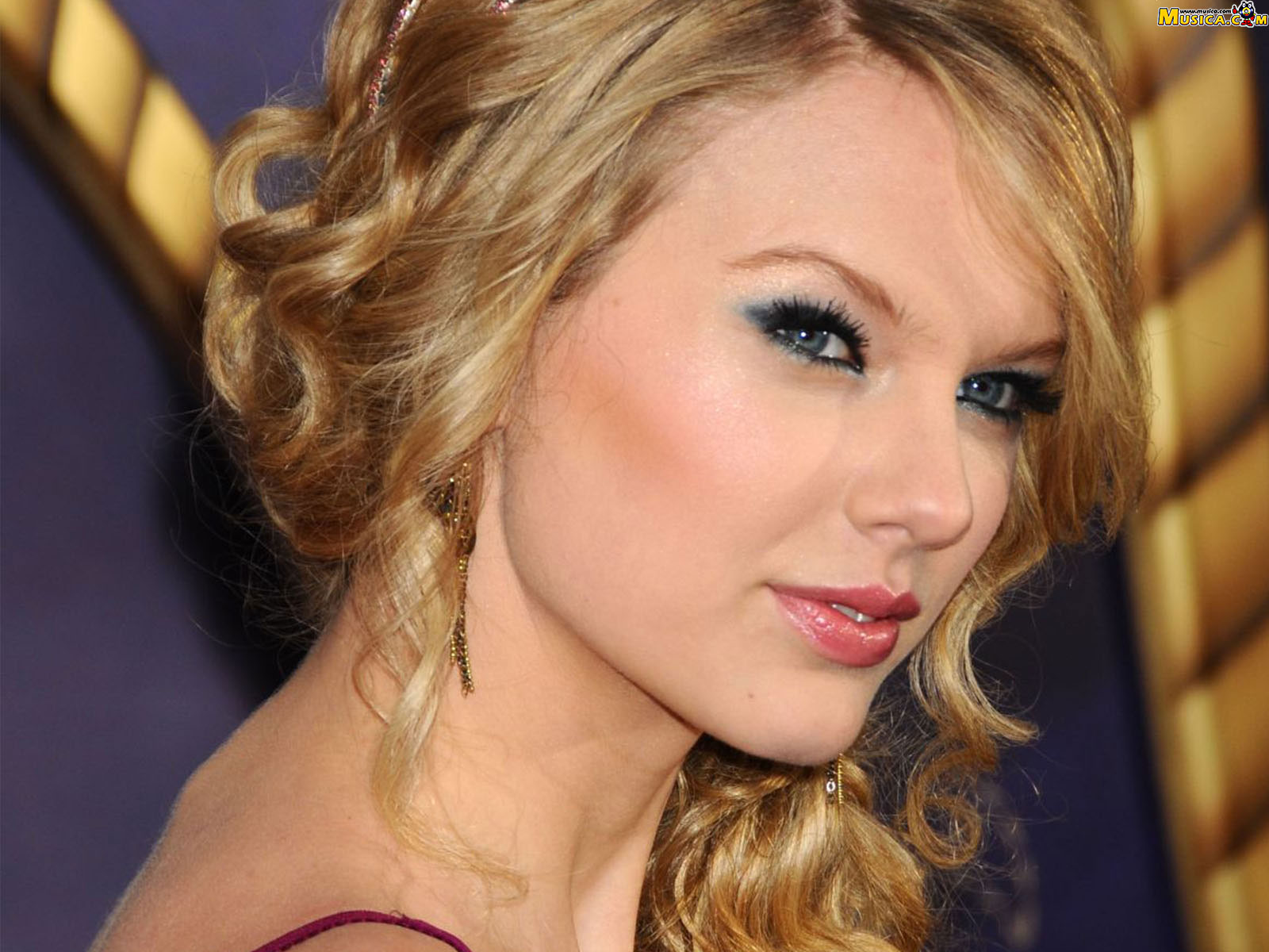 http://sparkingsnaps.blogspot.com/2014/01/taylor-swift-exclusive-hd-images.html