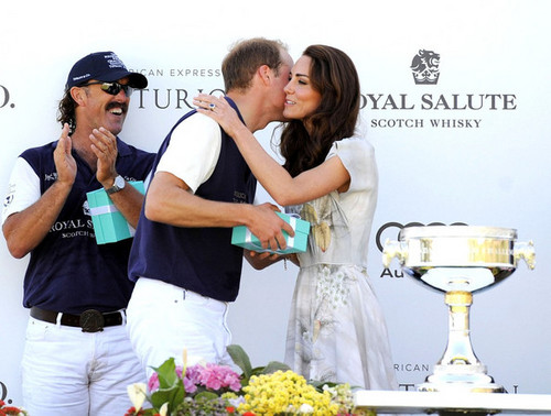 Will and Kate's Polo Challange kiss  