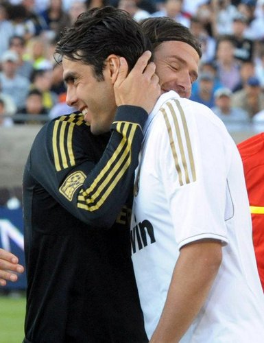  ♥♥♥ Real Madrid 4-1 La Galxey 1 Great Assits sa pamamagitan ng Kaka ♥♥♥