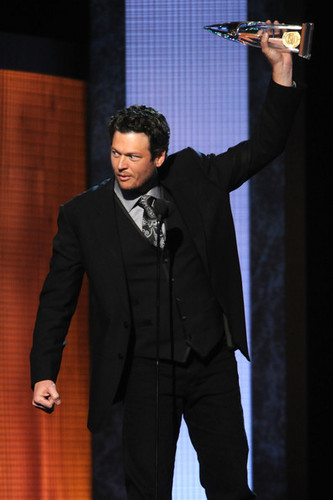  Blake Shelton - 44th Annual CMA Awards - دکھائیں