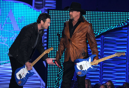  Blake Shelton - American Country Awards 2010 - दिखाना