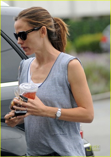  Jennifer Garner: お茶, 紅茶 Time at the Brentwood Country Mart