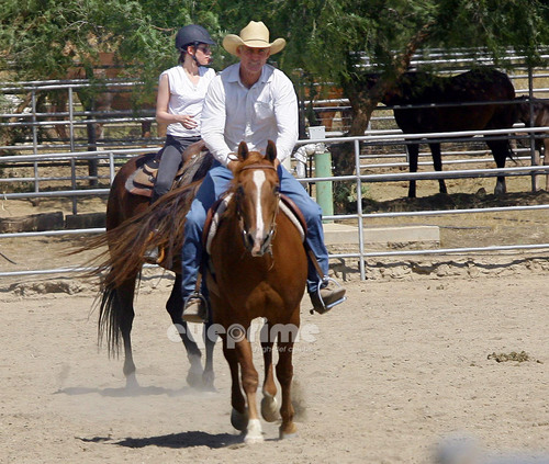  Kristen Stewart takes private horseback riding lessons