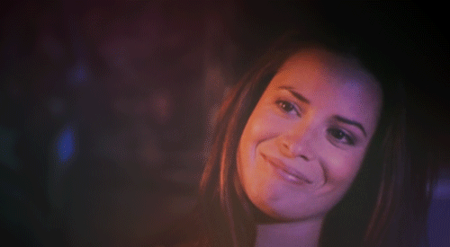 http://images4.fanpop.com/image/photos/23700000/Piper-Halliwell-piper-halliwell-23715821-500-275.gif