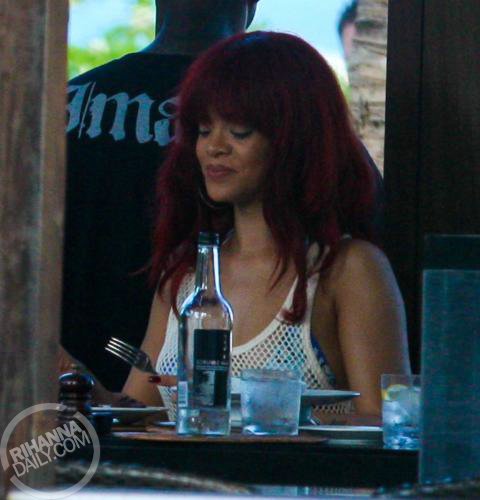  Rihanna - At the Setai Hotel in Miami pantai - July 13, 2011