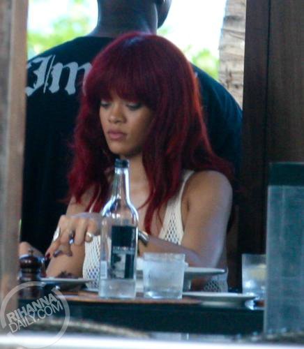  Rihanna - At the Setai Hotel in Miami spiaggia - July 13, 2011