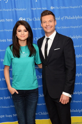  Selena - Ryan Seacrest Launches The Voice At The Children's Hospital Of Philadelphia - July 15, 2011