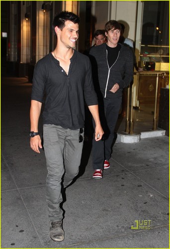 Taylor Lautner, Gus Van Sant & Dustin Lance Black: Downtown Dinner!