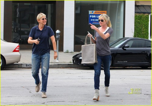  Ellen DeGeneres & Portia de Rossi: Furniture Shopping!