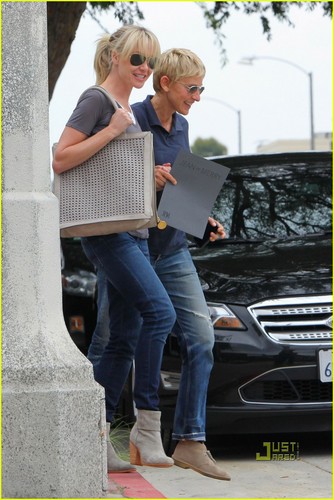  Ellen DeGeneres & Portia de Rossi: Furniture Shopping!