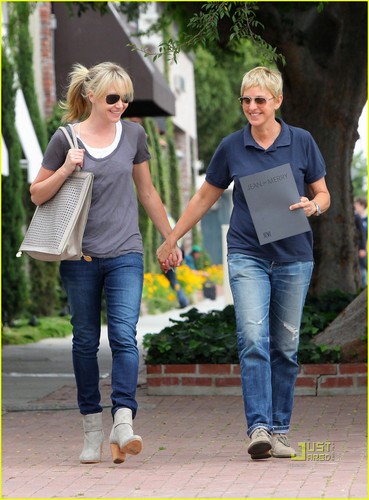Ellen DeGeneres & Portia de Rossi: Furniture Shopping!