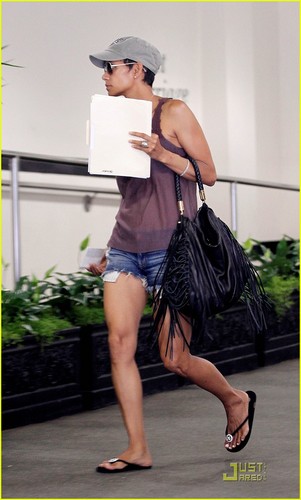Halle Berry: Short Shorts in Beverly Hills