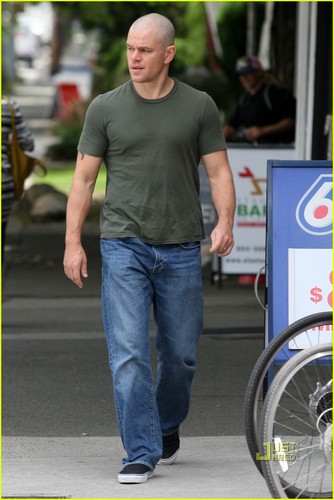  Matt Damon: Shaved Head in Vancouver!