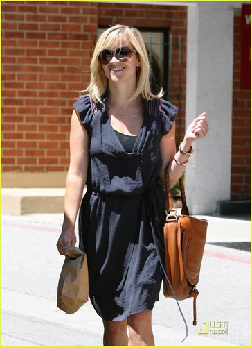 Reese Witherspoon: Summer Smiles
