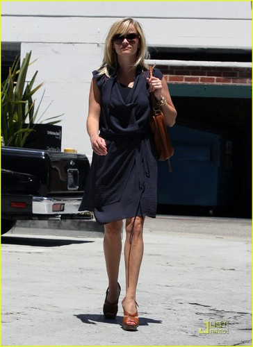  Reese Witherspoon: Summer Smiles