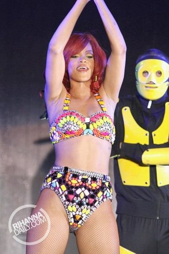 Rihanna - Loud Tour (2011)  Atlantic City, NJ - July 17, 2011