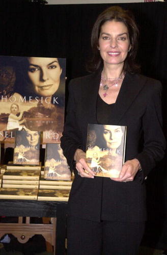 Sela Ward Signs Her New Book 'Homesick' in New York [October 16, 2002]