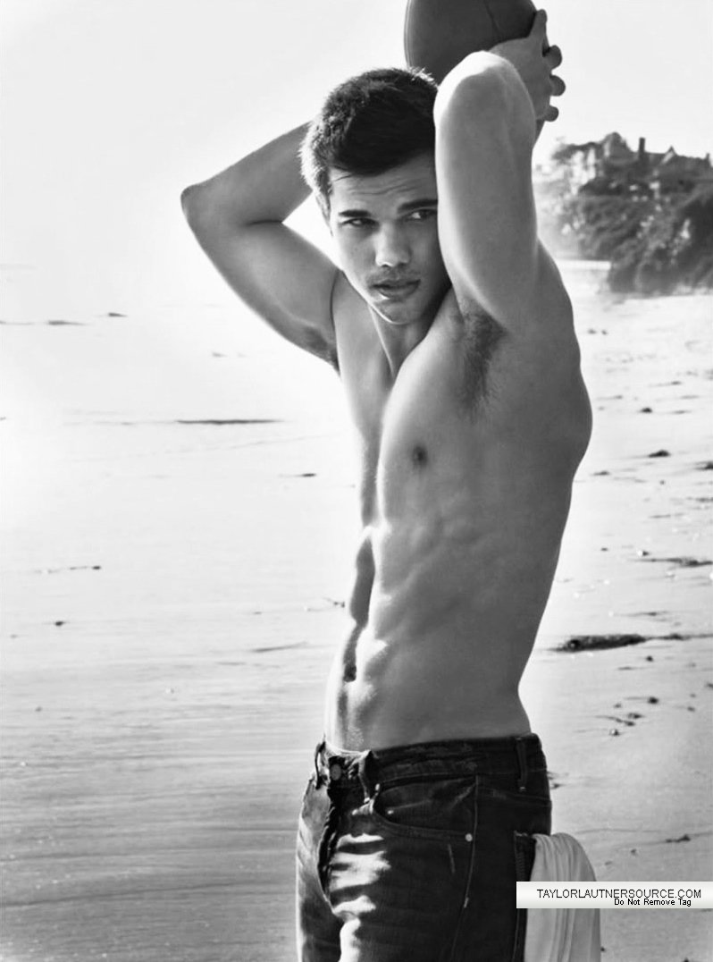 Taylor Lautner - Photo Set